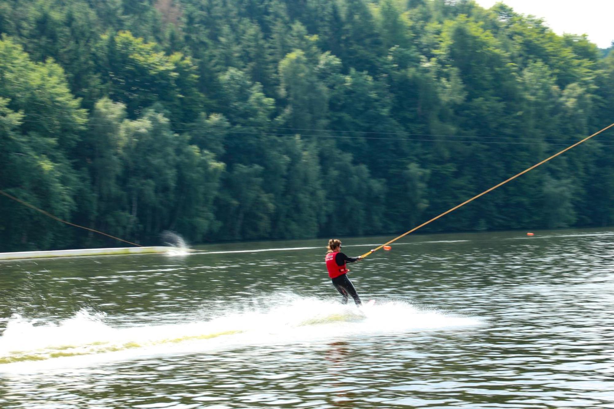 Fh "Baeren Ecke" Am See Im Hessischen Bergland Kirchheim  Esterno foto